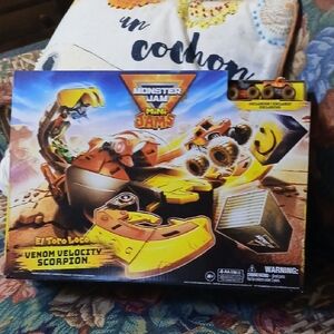 Monster Jam El Toro Loco Scorpion Playset - Yellow and Black